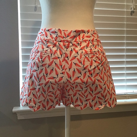 Crown and Ivy Scallop hemmed printed shorts size 2 - Picture 2 of 4